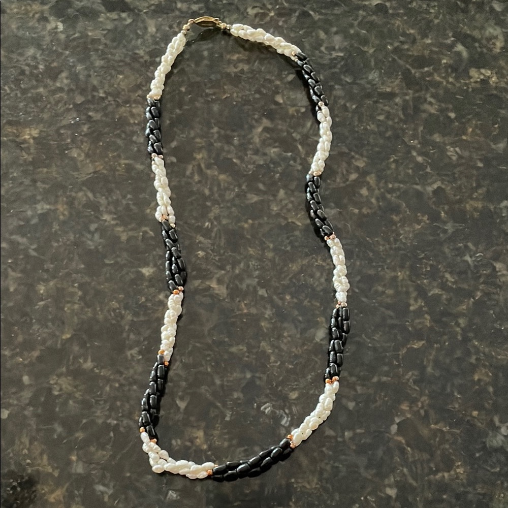 Elegant Black and White Fresh water Pearl necklace